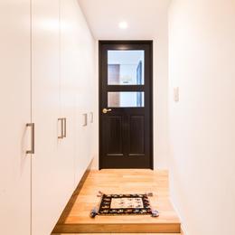 東京都新宿区・床暖房対応無垢ナラ材・和漆喰・チョークボードペイント (玄関・木製建具)
