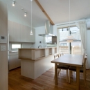 空気集熱ソーラーのある二世帯住宅の写真 キッチン