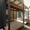 空気集熱ソーラーのある二世帯住宅の写真 バルコニー