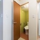 断熱と収納に工夫をこらした住まい：青葉台マンションリノベーションの写真 トイレ