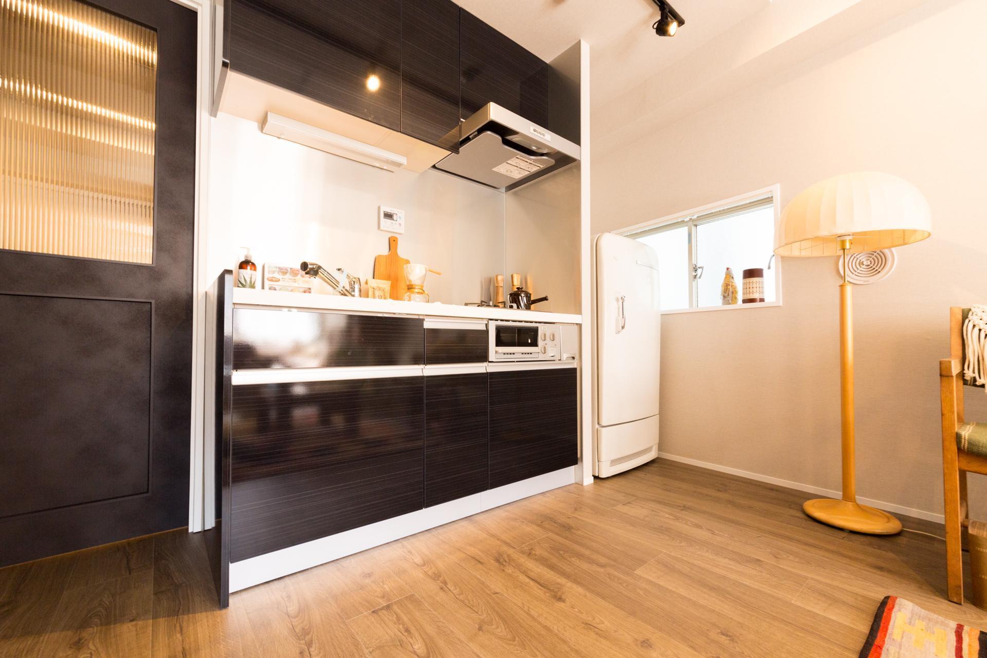 使いやすい壁付けキッチン 代で叶えたわたしの小さなアトリエ空間 キッチン事例 Suvaco スバコ