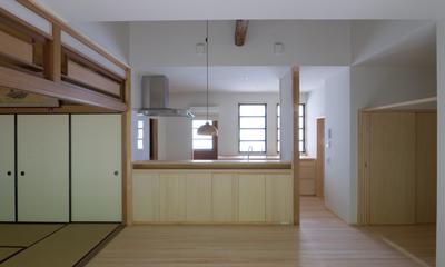武蔵境の家　日本家屋と庭を生かした家族が集う居間の創出｜改修 (現場造作で設えた台所)