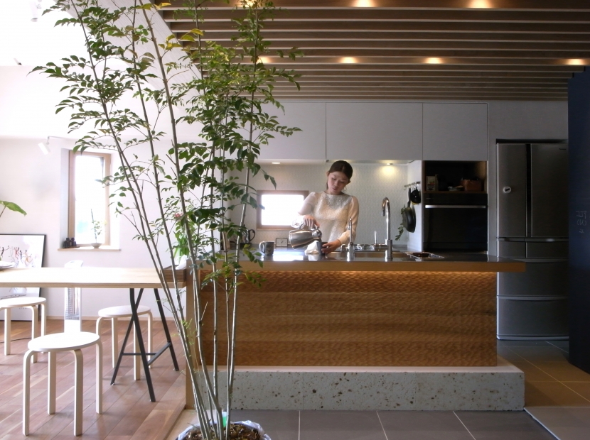 キッチン事例：家具のようなおもてなしのキッチン（千葉県船橋市『私たちの家』）