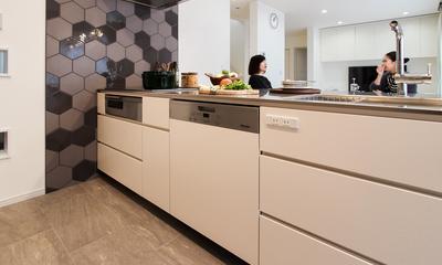 カフェのようにくつろげる空間…《オーダーキッチン》 (機能やデザイン性を兼ね備えたキッチン)