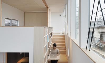 住居の中の立体図書館｜”のれん”と立体図書館のある、東京の狭小、二世帯住宅