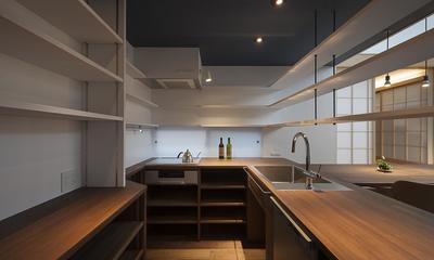 ”のれん”と立体図書館のある、東京の狭小、二世帯住宅 (コンパクトにまとまった造作によるダイニングキッチン。)