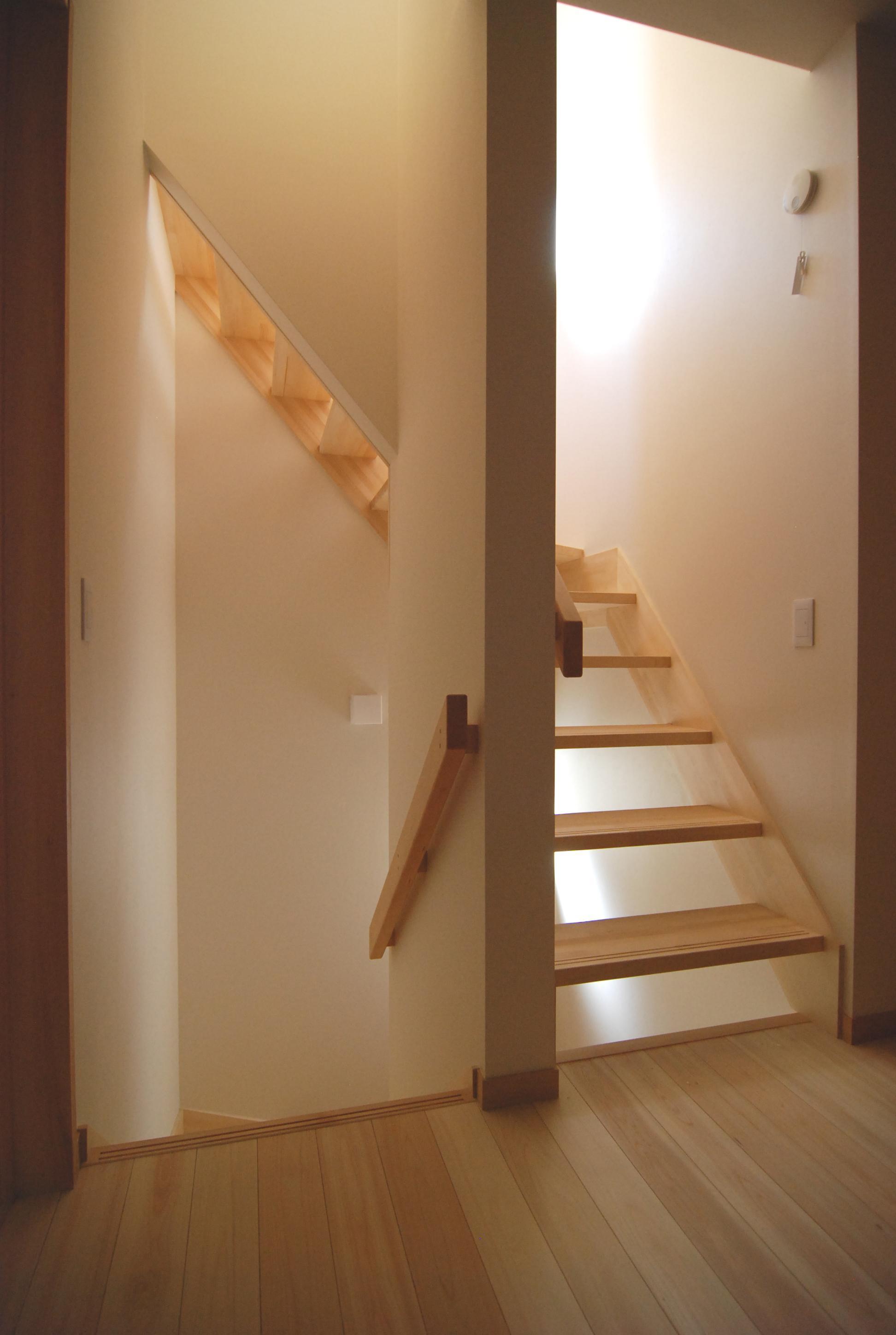 その他事例：階段2（親家の隣に建つ住まい～建築家紹介サイトでの出会い～）