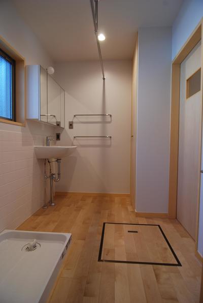 洗面・脱衣室 (個性ある上下分離2世帯住宅～それぞれにかかる工事費を明確にしながらの住まいづくり～)