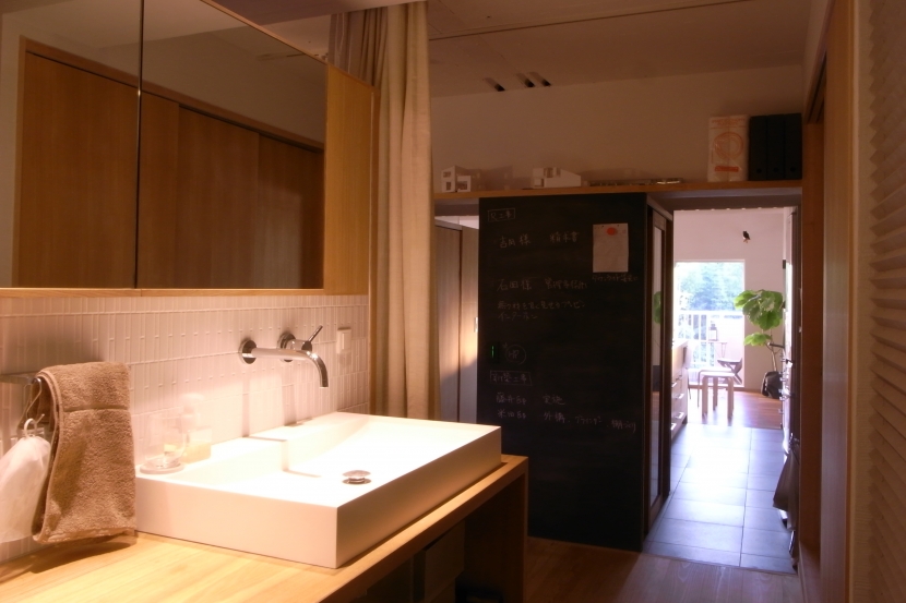 バス/トイレ事例：オープンな洗面室（千葉県船橋市『私たちの家』）