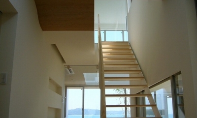 SEE SEA HOUSE  (海が見える家） (階段)