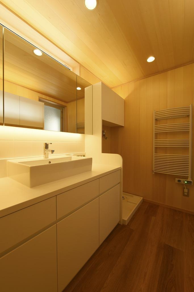 バス/トイレ事例：洗面脱衣室（「中庭のある家＠現代京町家」）