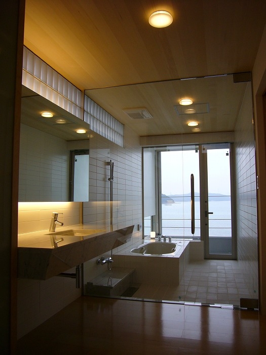 バス/トイレ事例：浴室・洗面脱衣室（SEE SEA HOUSE  (海が見える家））