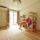 「変型地に建つ住宅＠現代京町家」の写真 子供部屋
