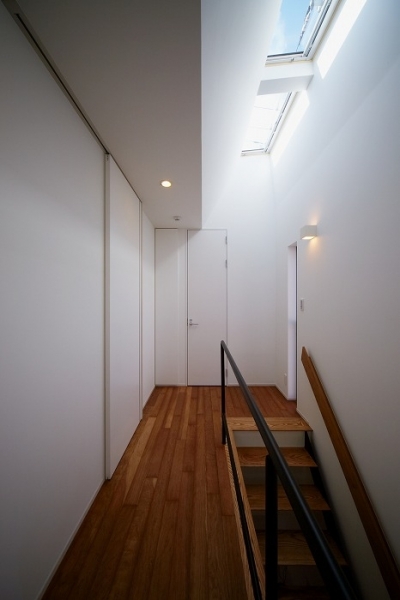 階段ホール (WHITE   BOX)