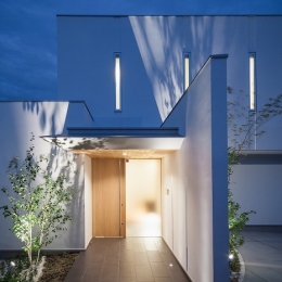 WHITE　COURT　HOUSE (夜景)