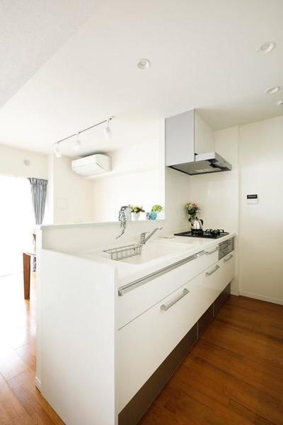 キッチン (築42年のご実家を、配管や床も交換して。新築同然にリノベーション。)