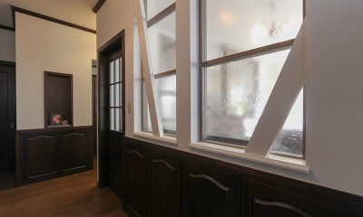 室内窓でお家の奥まで採光｜LDK改装・プロヴァンスの雰囲気漂う大人空間