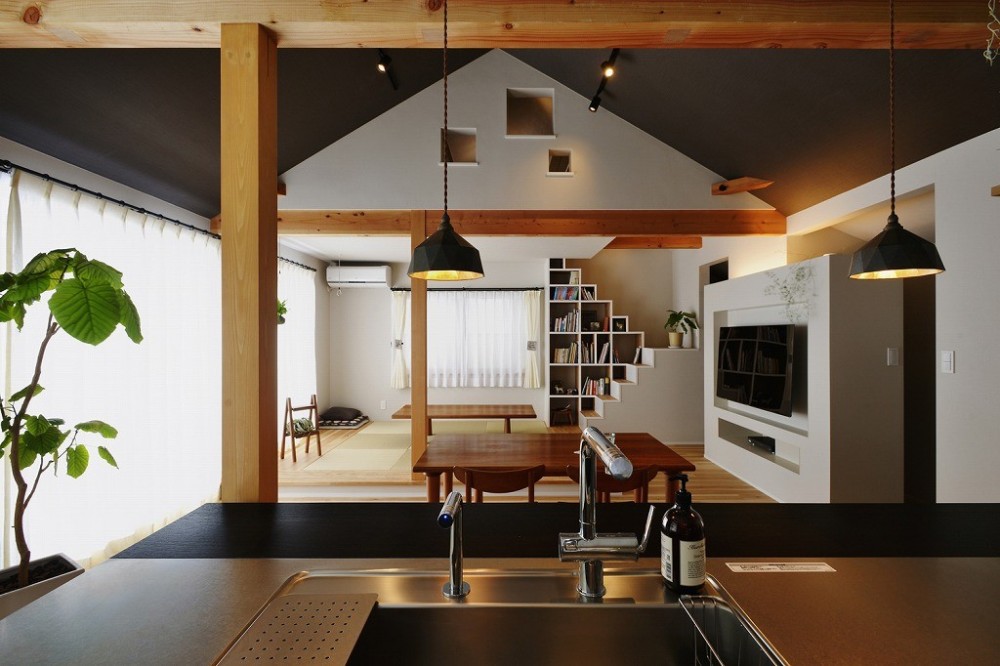スタイル工房「キッチンからはじまる家族の時間　～LDKを2階に移動し、勾配天井で広がりのある くつろぎ空間に～」