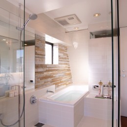 洗面所 (hippo_光ふりそそぐガラス張りの浴室を２階に)