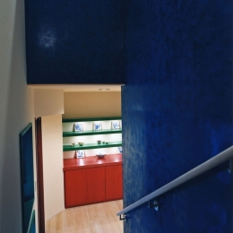 西熱海の陶芸工房のある家 (ベネチアンスタッコ壁を施工した階段室)