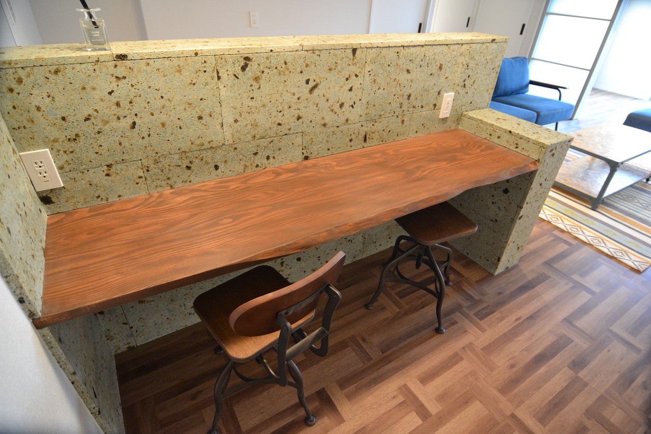大谷石自然木材テーブル(和製ブルックリンスタイル