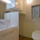新宿区百人町の家（敷地12坪の家）の写真 白で統一された洗面脱衣室