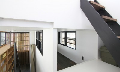子供部屋・屋上への階段｜素材が変わる　家が変わる（渋谷 C邸戸建てリノベーション）