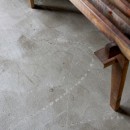 “DIY ROOM”で家作りは続く（東大宮 K邸マンションリノベーション）の写真 コンクリート表しの床