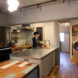 趣味を楽しむ小部屋を作らないリノベーション(湯島 S邸マンションリノベーション) (ダイニングキッチン)
