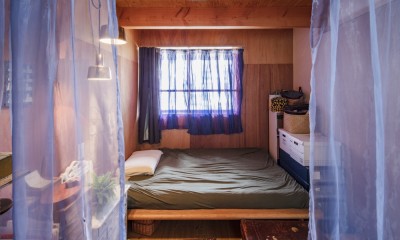 オリーブの木と土間玄関の家 (寝室)