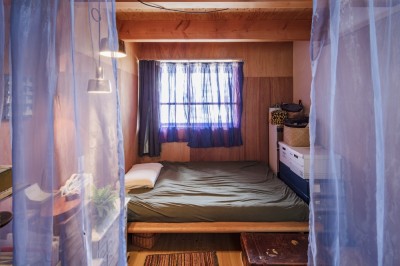 寝室 (オリーブの木と土間玄関の家)