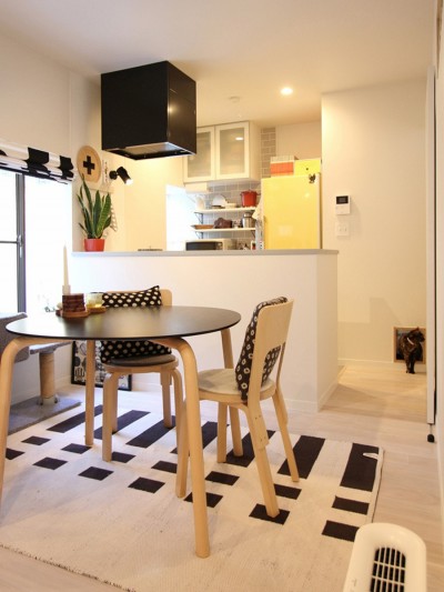 キッチン（1階） (猫と暮らす、二世帯住宅（成城学園前 戸建てリノベーション）)