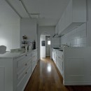 輸入住宅のようなモールディングリノベーションの写真 既存のキッチンをクラシックなデザインに。