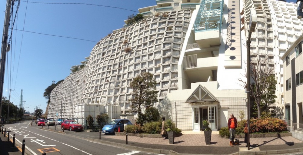 港町を感じる横浜のヴィンテージマンションリノベ (城壁に建つマンション)