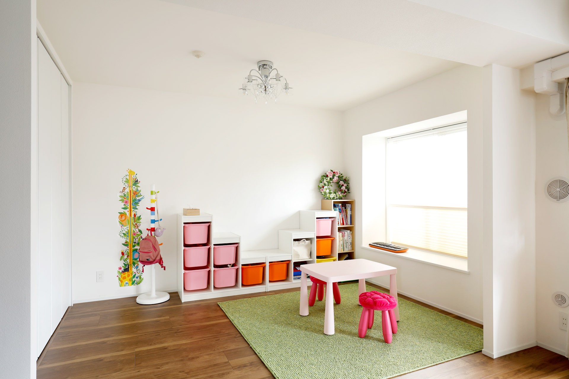 子供部屋事例：お子様の遊びスペース（一見シンプルな住まいながら、来客には見えないオシャレにもこだわった家。）