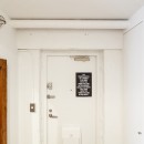S邸-「ドイツの公営団地」に、選び抜いた家具たちと住むの写真 玄関
