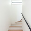 高島平の家-敷地形状を活かした伸びやかな住空間の写真 階段室