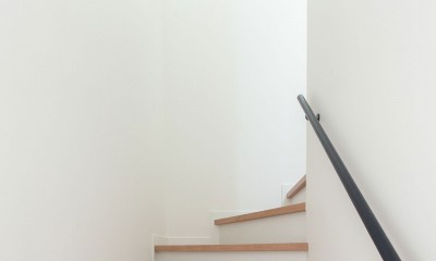 高島平の家-敷地形状を活かした伸びやかな住空間 (階段室)