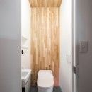 素因数の家　すくすくリノベーションvol.11の写真 木をアクセントにしたトイレ空間