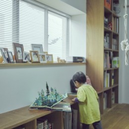 本棚 (“ご近所さん”感覚の二世帯住宅)