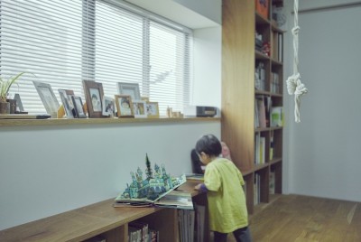 本棚 (“ご近所さん”感覚の二世帯住宅)