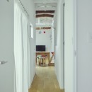 “ご近所さん”感覚の二世帯住宅の写真 廊下
