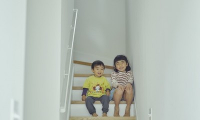 内階段｜“ご近所さん”感覚の二世帯住宅
