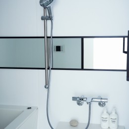 RE : Apartment UNITED ARROWS LTD. CASE001 / PLAN A ～店舗の技術を取り入れた見せる収納～ (美しいカーブと全身を包み込むような入浴感が特長のクレイドル浴槽を採用しました。)