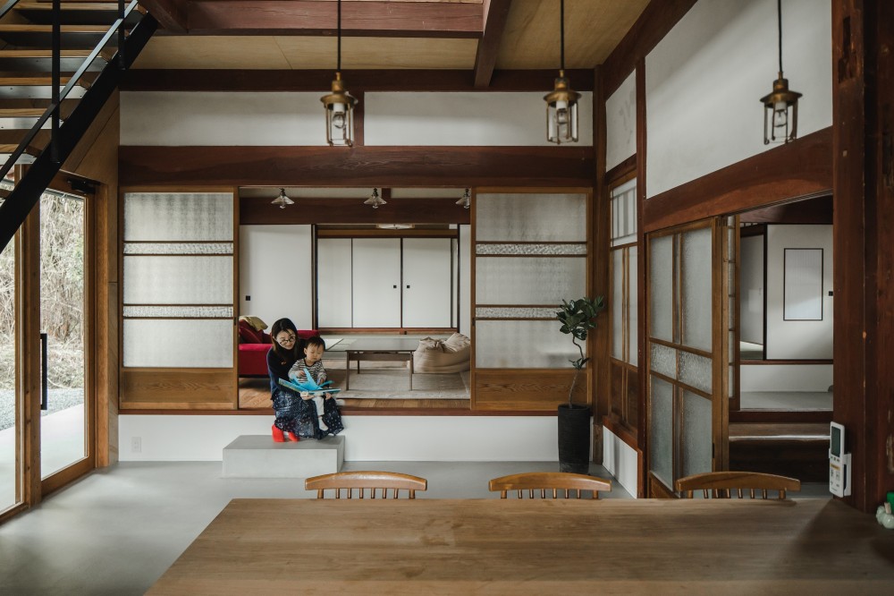 古民家カフェみたいな日本家屋リノベーション（下戸山の家リノベーション） (リビング)