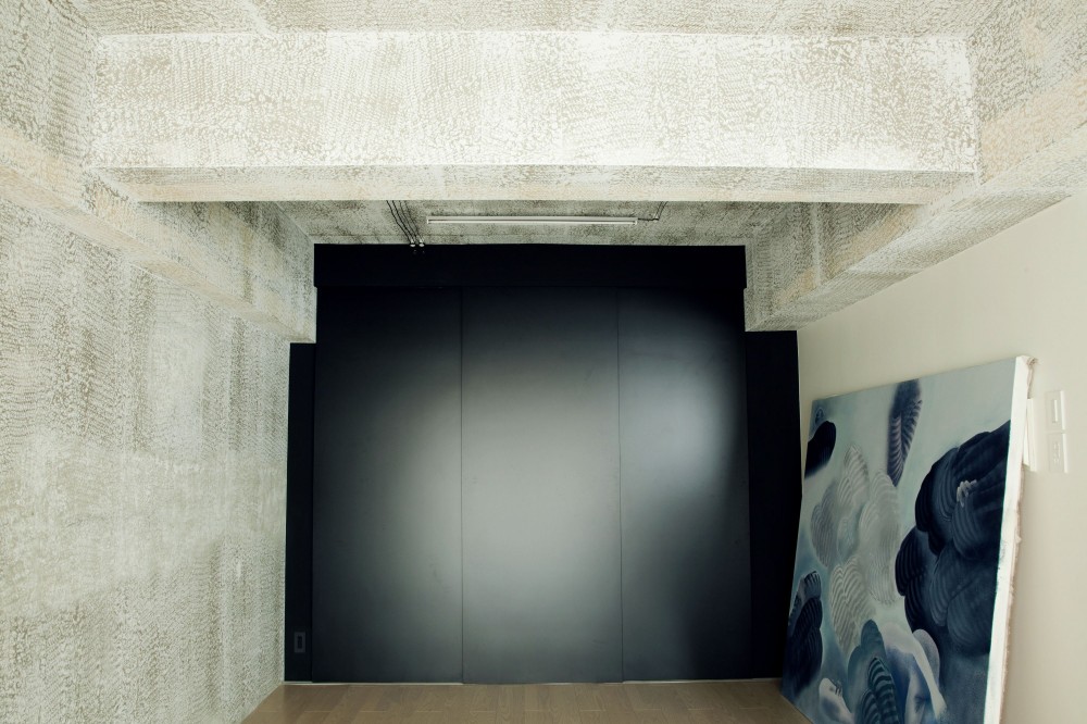 名古屋のアトリエ～マスキング塗装を施した既存コンクリート壁～ (アトリエ)