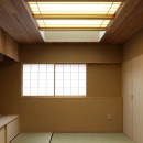 寿司店を営む木の家の写真 和室の寝室
