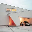 ゆったりＬＤＫと明るい中庭 ガレージも備えた理想の家の写真 ユニークな外観