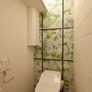 ヘリンボーンが美しい広々リフォームの写真 トイレ