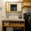 『carrousel』 ― "好き"を散りばめた、回遊する家の写真 モルタルで造作した洗面台